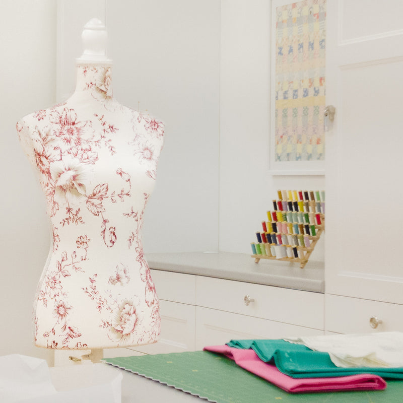 Load image into Gallery viewer, 653158|Dritz Dress Form Mannequin, Floral Print, US Size 6