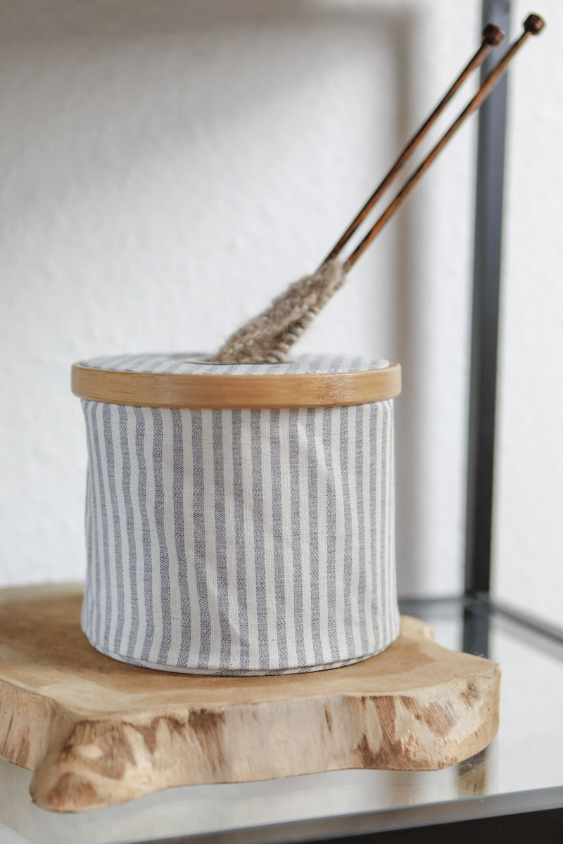 Cargue la imagen en el visor de la galería, 610666|Prym Bamboo Foldable Wool Dispenser, Gray