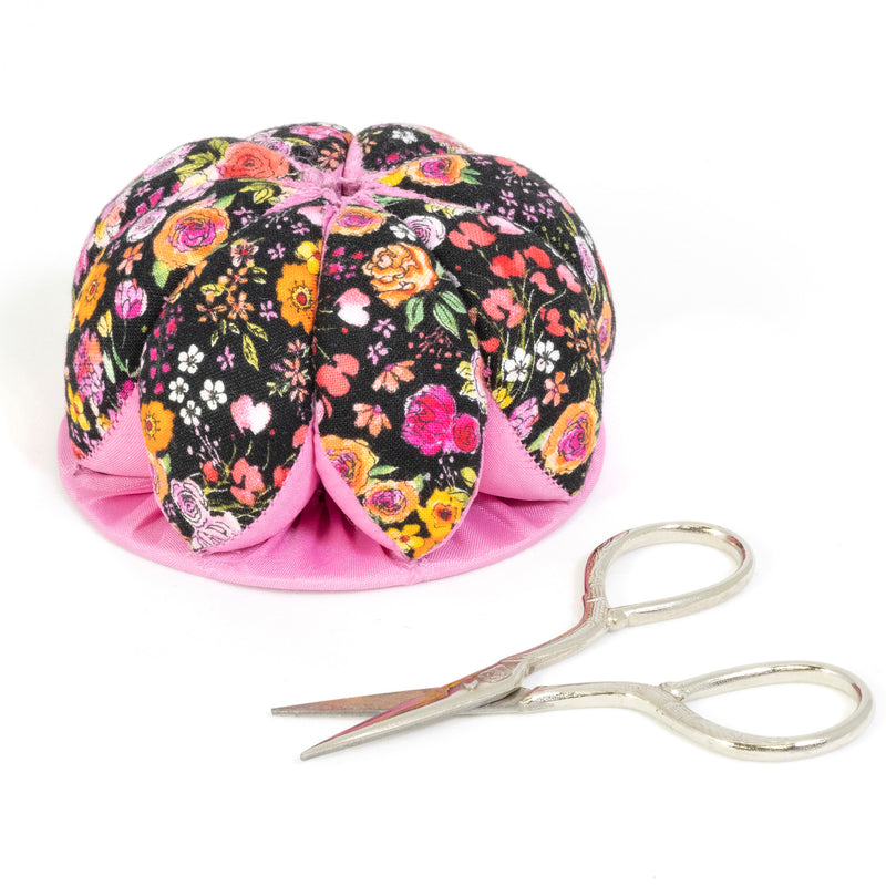 Load image into Gallery viewer, Z00268-22|Dritz Pin Cushion with Scissors, Black Floral