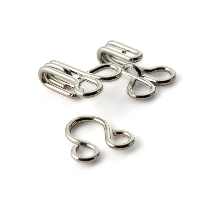 Cargue la imagen en el visor de la galería, 263845| Hooks and Eyes brass 2 silver col