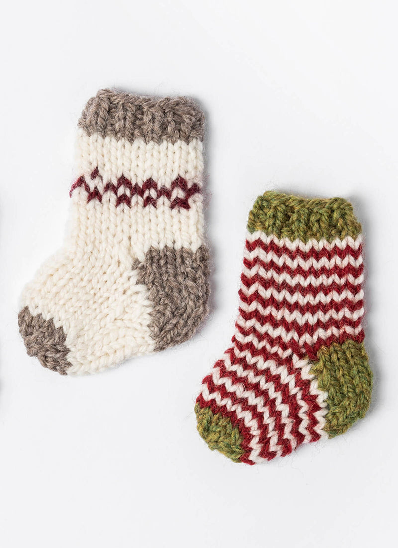 Cargue la imagen en el visor de la galería, BSF-202444|Blue Sky Fibers Holiday Cheer Mini Stocking Pattern, Free PDF Pattern