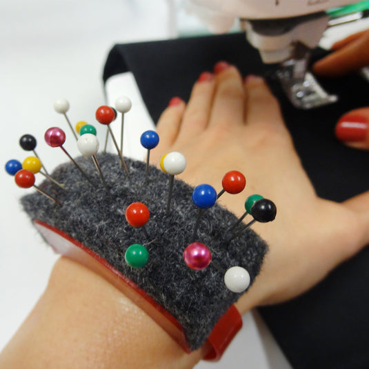 703|Dritz Wrist Felt Pin Cushion, Red
