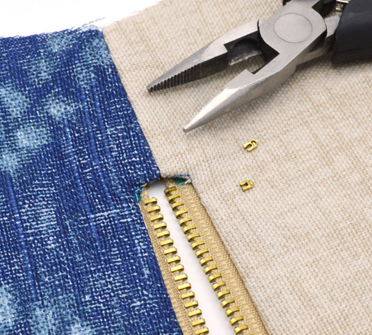 44228|44229|9066|9069|Dritz Brass Upholstery Zipper, Beige, 2 yd